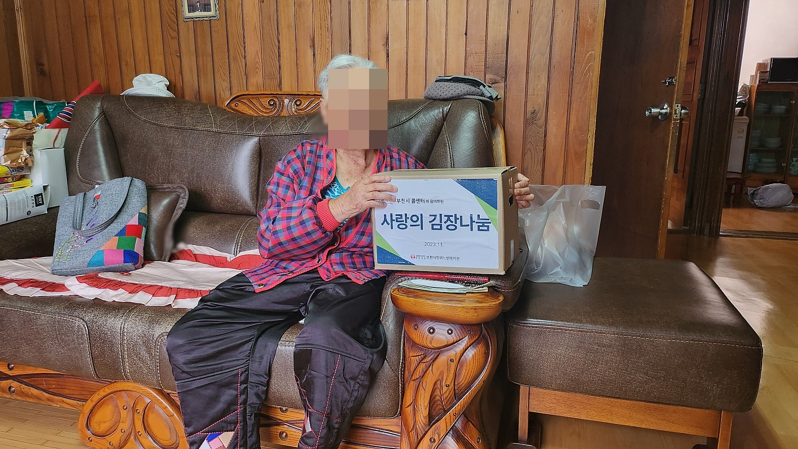 노인맞춤돌봄 부천시365콜센터 김장김치 후원품 배부