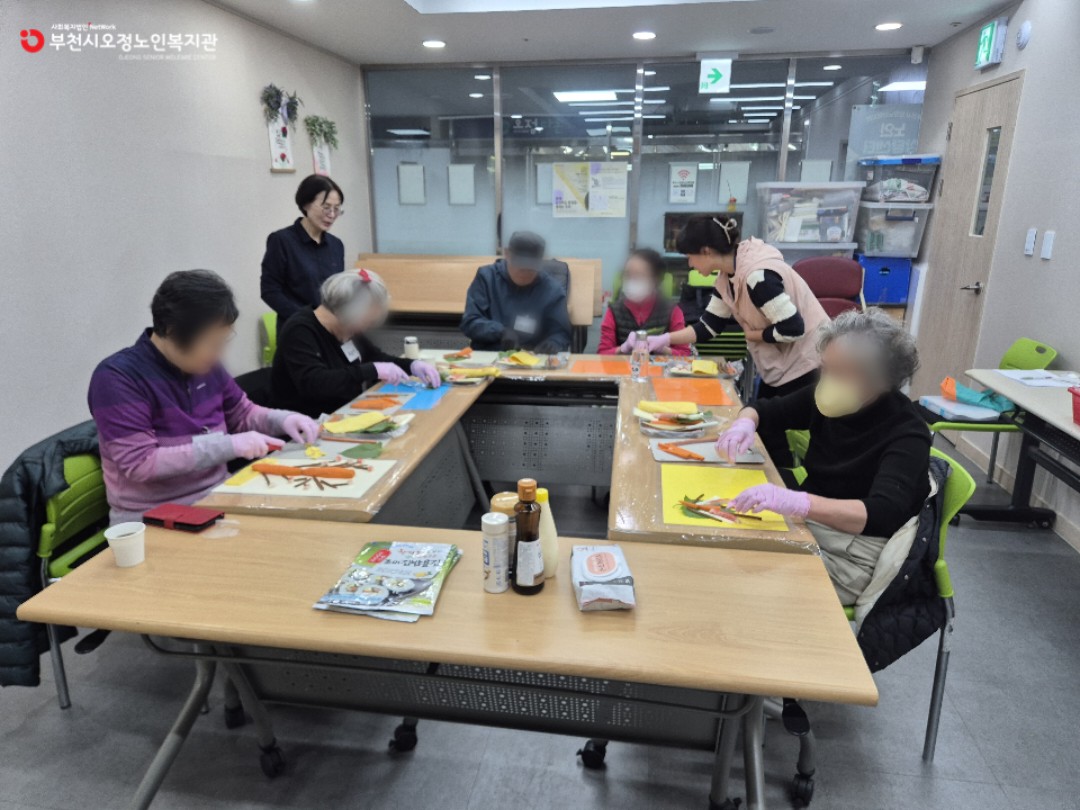 2025년 노인맞춤돌봄 특화서비스 3집단 푸드아트 심리활동 ‘희망나무’