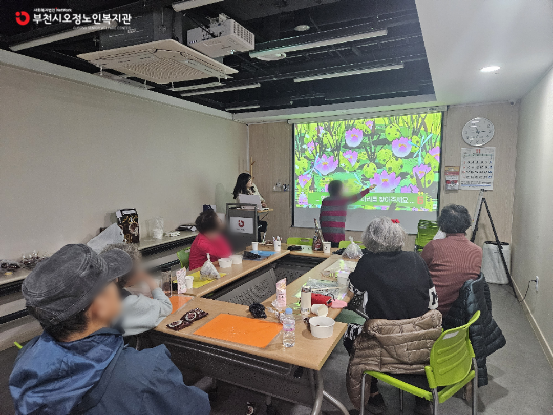 ​2025년 노인맞춤돌봄 특화서비스 3집단 자조모임 2회기 「솔방울 나눔 – 달콤한 온기 전하기」 진행
