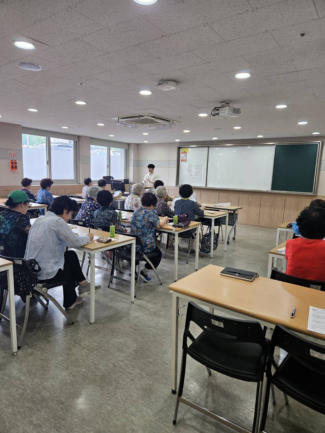 간담회