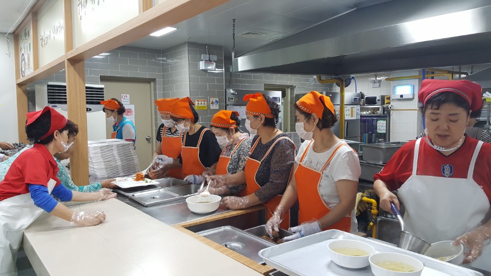 오정교회 경로식당 자원봉사 진행