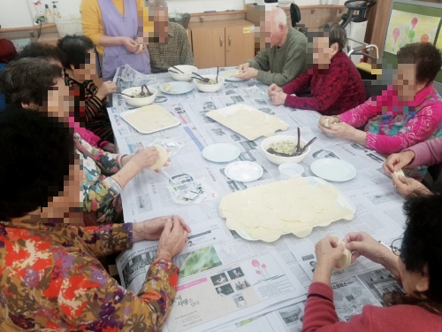 주간보호 요리교실 실시