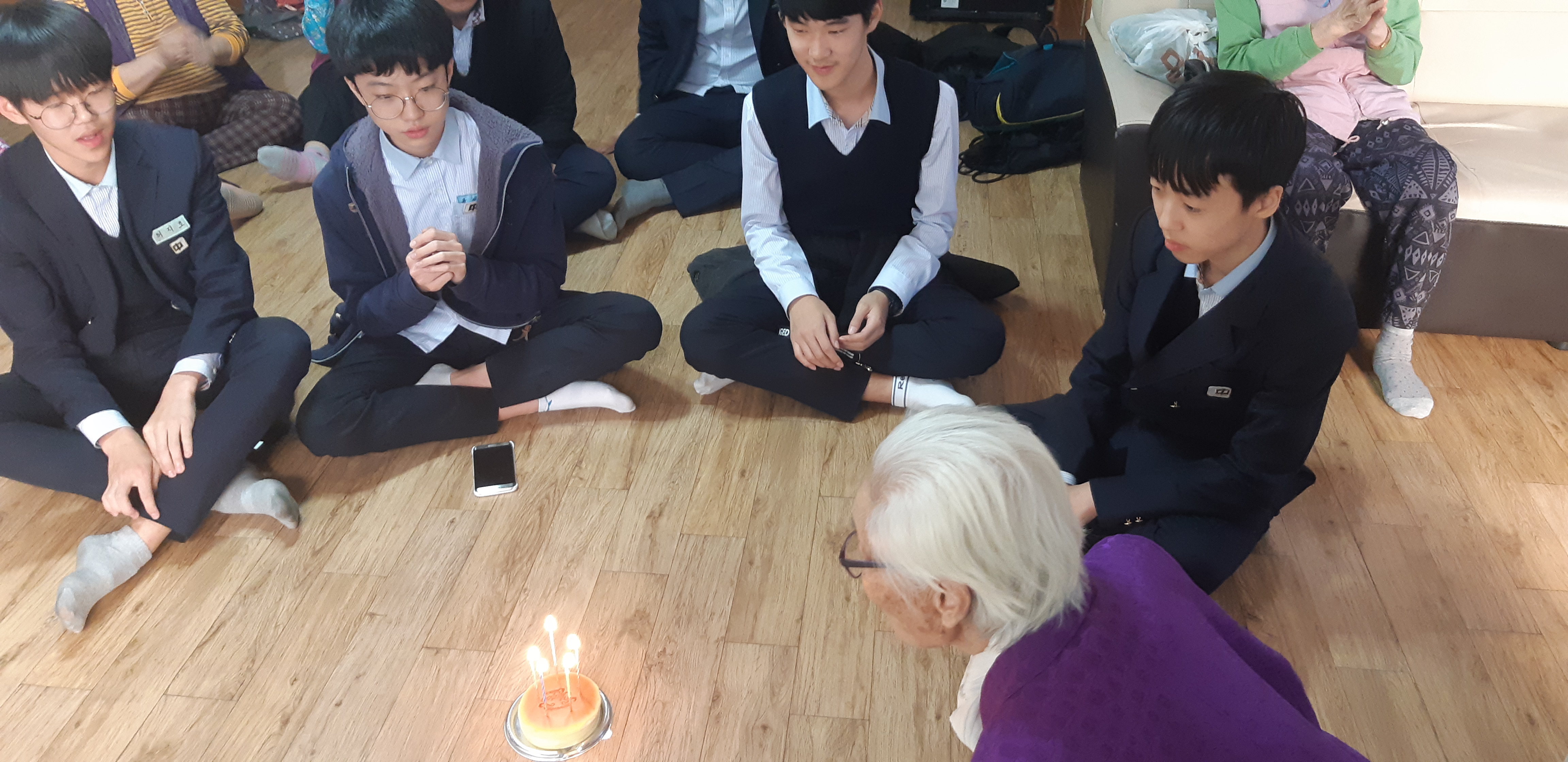 부천동중 나눔봉사단과 연계하여 10월 재가 생신상을 진행하였습니다.