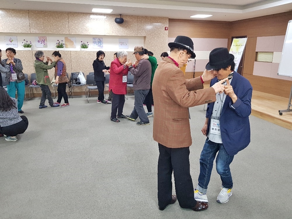 신체접촉으로 가까워지기 1