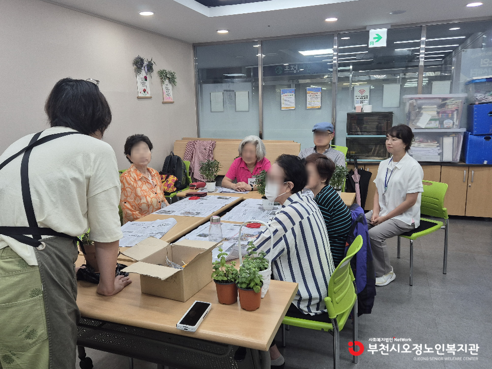 2025년 노인맞춤 특화서비스 3집단 원예치료 프로그램 '아낌없이 주는 나무'