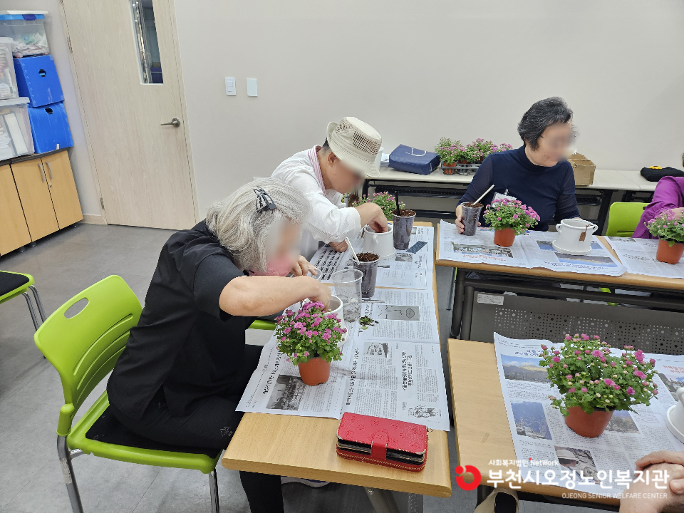 2025년 노인맞춤 특화서비스 3집단 원예치료 프로그램 '우리 집에 꽃이 피고 있어요.'