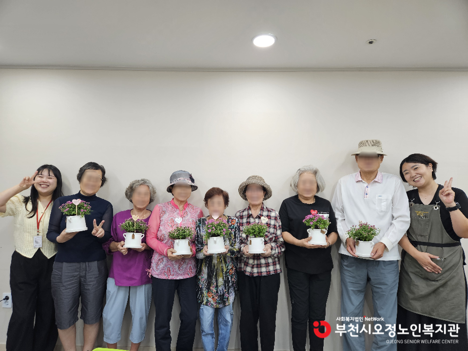 2025년 노인맞춤 특화서비스 3집단 원예치료 프로그램 '우리 집에 꽃이 피고 있어요.'
