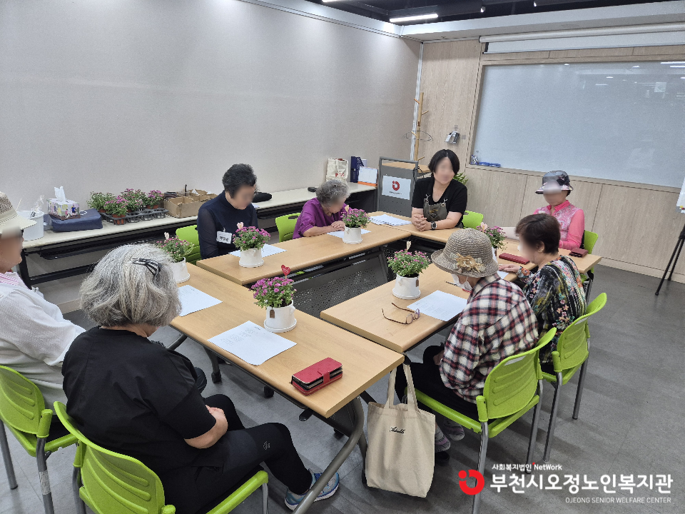 2025년 노인맞춤 특화서비스 3집단 원예치료 프로그램 '우리 집에 꽃이 피고 있어요.'