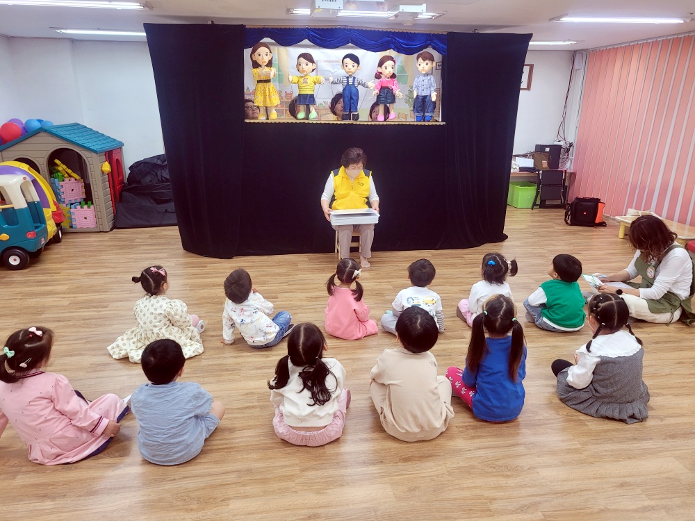 [노인자원봉사자관리사업] 2026년 4월 꿈드림실버인형극 외부공연 진행(샘솔어린이집) 