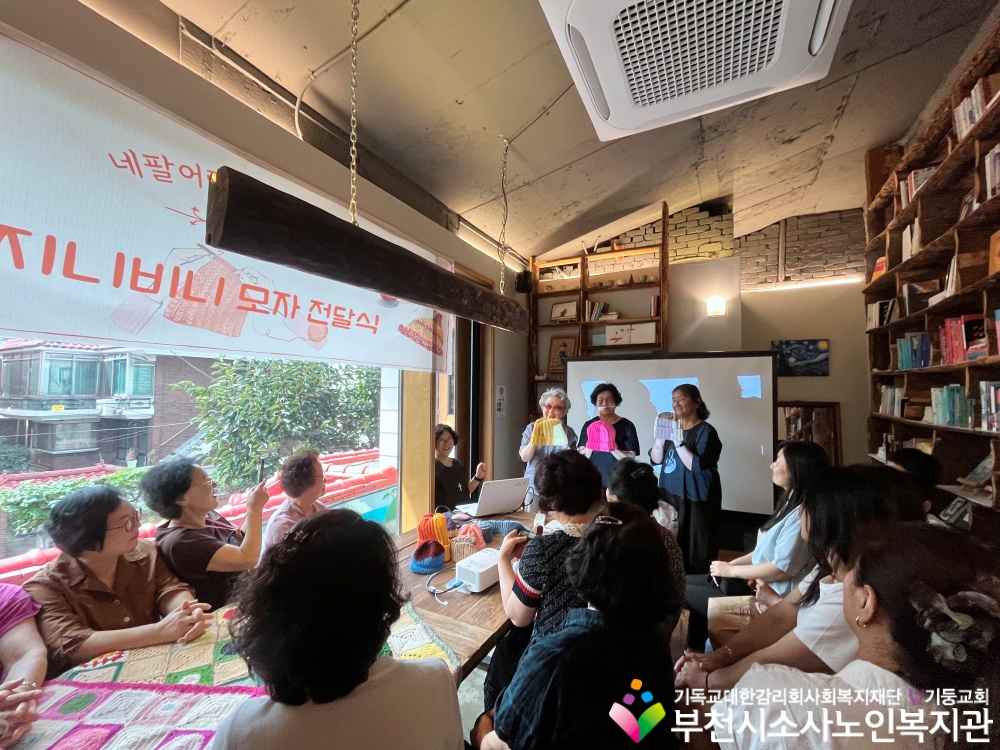 [노인자원봉사자관리사업]2026년 따실봉사단 '지니비니 모자 전달식' 참여 